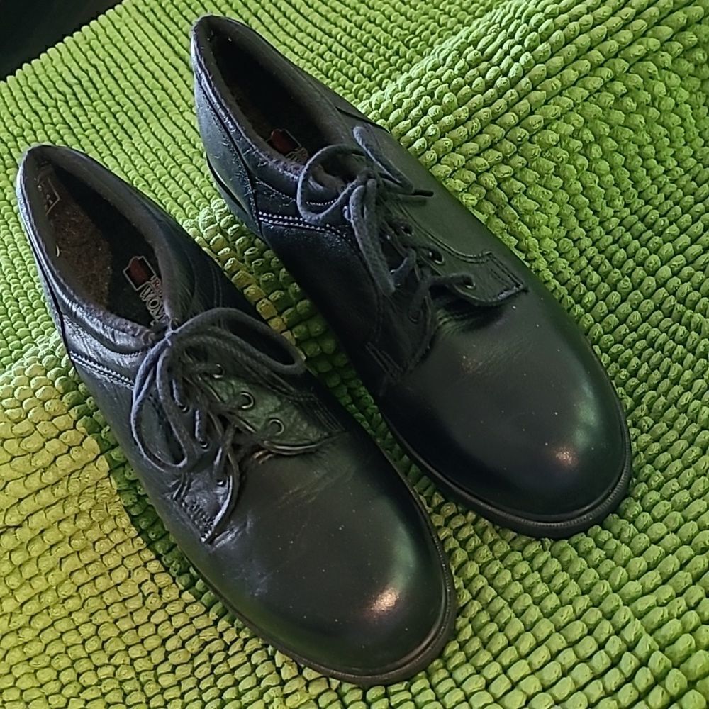 Red Wings for women sz 5D steeltoed black shoes
